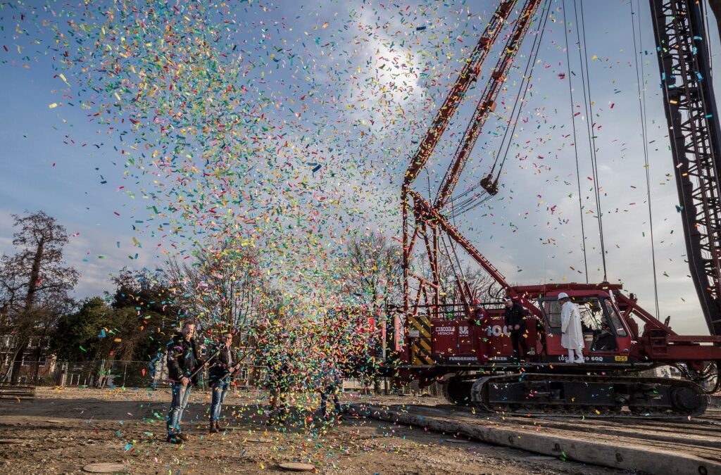 Feestelijke officiële handeling 10 bedrijfsunits Waalhaven te Rotterdam