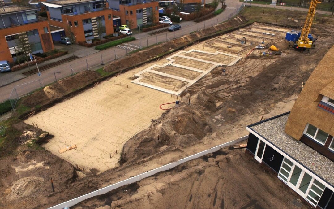 Fundering rijwoningen Echina in Vlijmen gedeeltelijk gereed