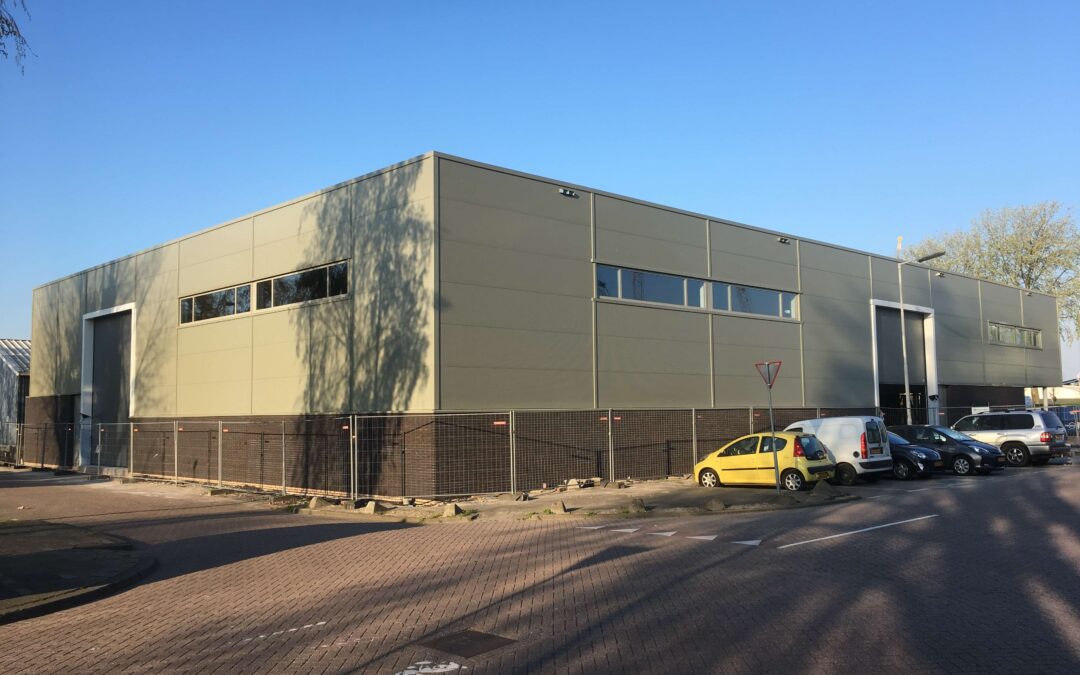 Bedrijfshal Waalhaven Rotterdam