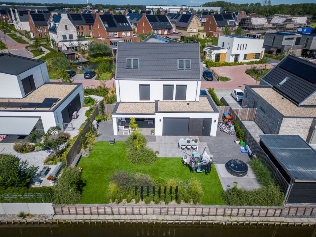 nieuwbouw kolonel gorinchem wit huis puntdak luchtfoto