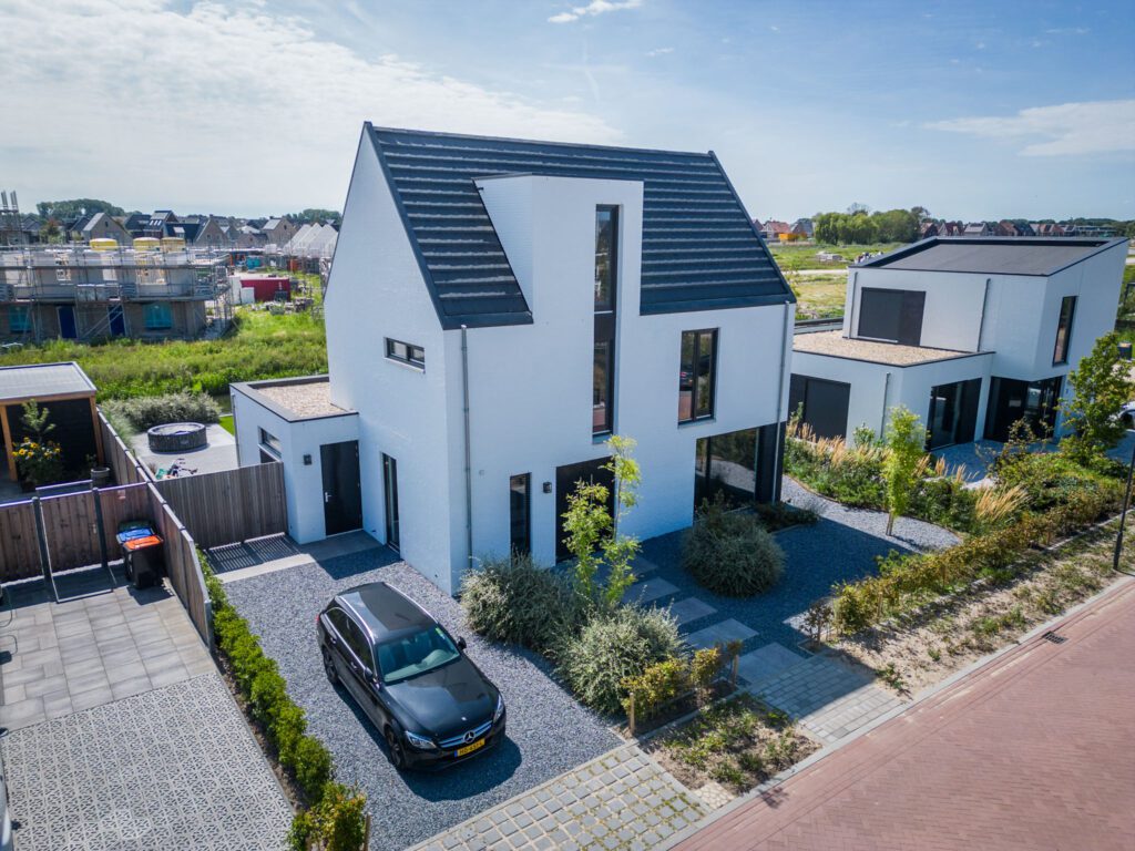 nieuwbouw kolonel gorinchem wit huis puntdak luchtfoto