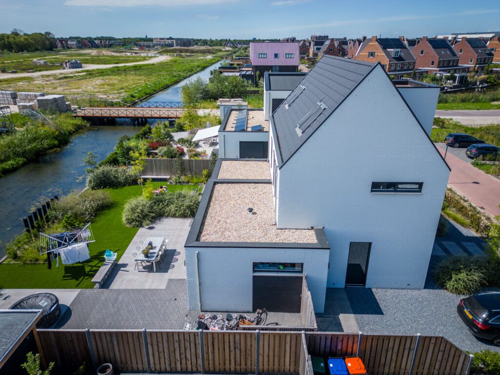 nieuwbouw kolonel gorinchem wit huis puntdak luchtfoto