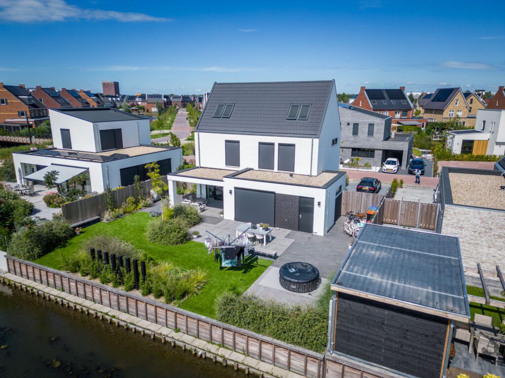 nieuwbouw kolonel gorinchem wit huis puntdak luchtfoto