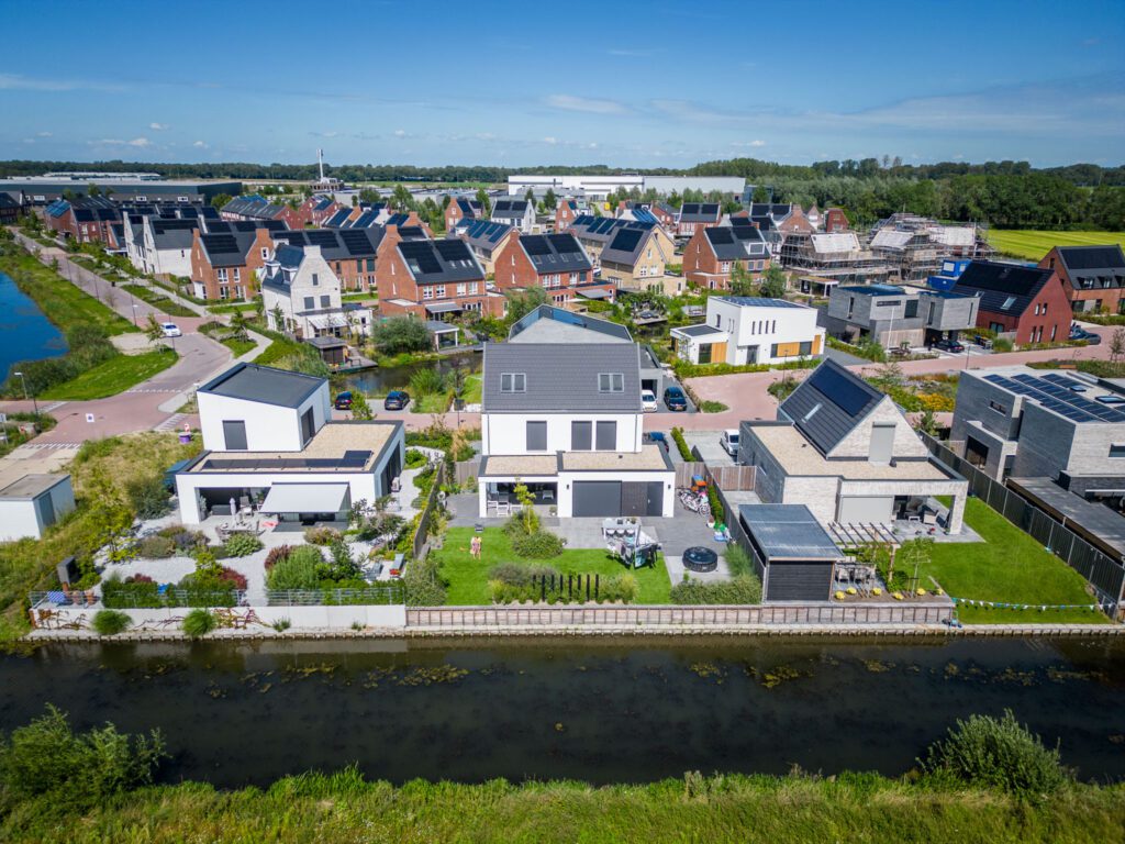 nieuwbouw kolonel gorinchem wit huis puntdak luchtfoto