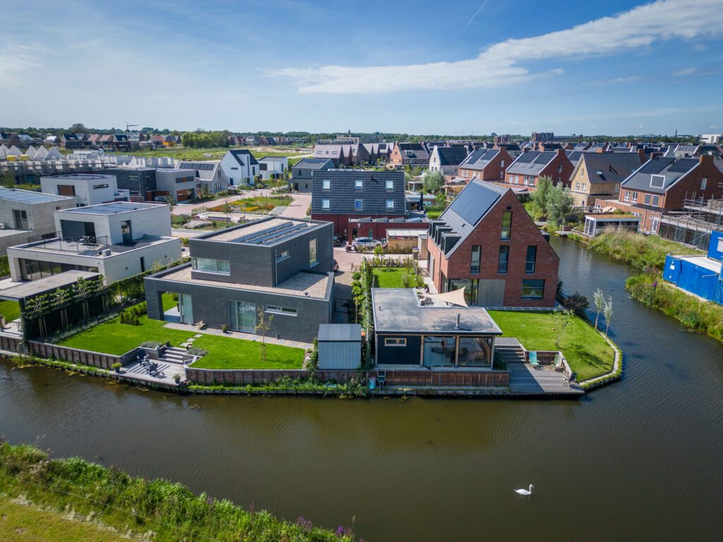 nieuwbouwhuis rode steen puntdak kolonel gorinchem luchtfoto