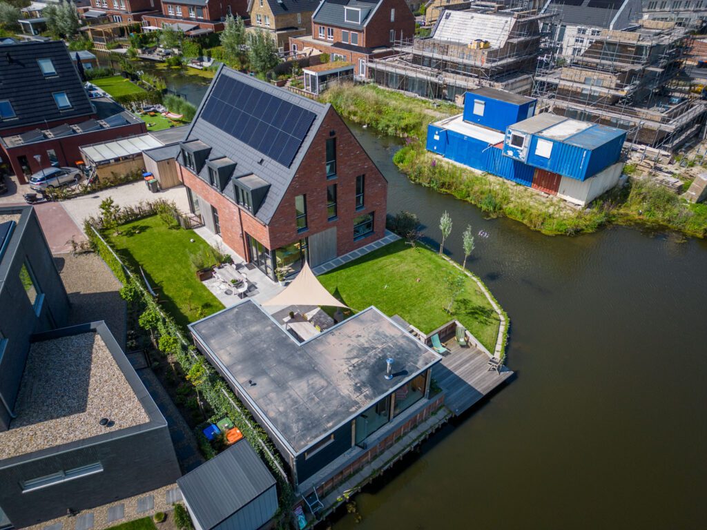 nieuwbouwhuis rode steen puntdak kolonel gorinchem luchtfoto