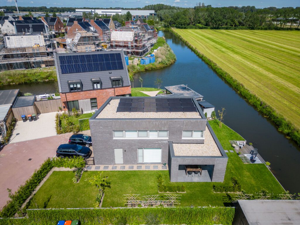 nieuwbouwhuis zwart kolonel gorinchem luchtfoto